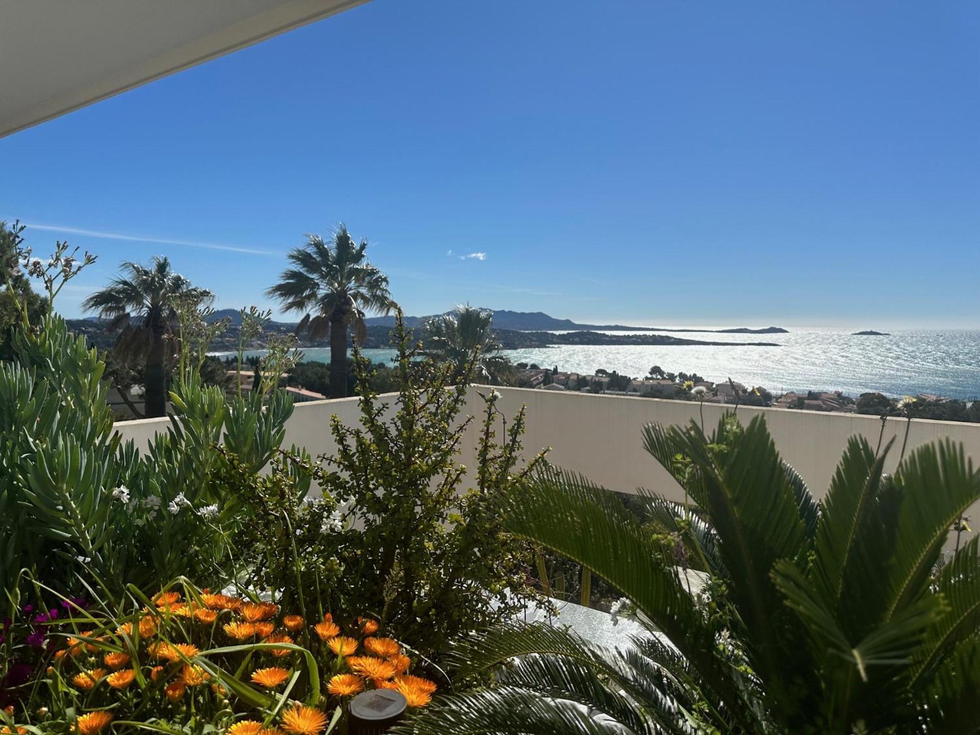 Superbe T2 44M2 - Grande Terrasse Vue Mer Panoramique Exceptionnelle Piscine - Parking Бандол Екстериор снимка
